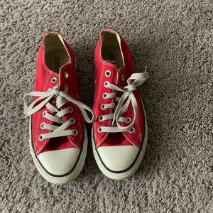 Chuck Taylor red converse